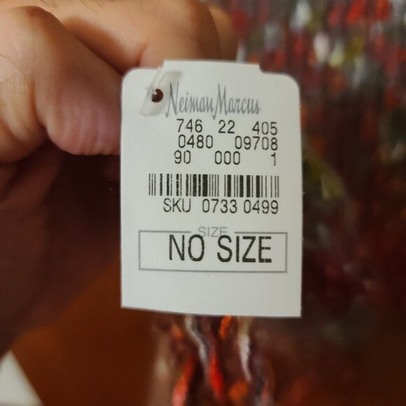 Neiman Marcus Ladies Long Scarf With Fringe - Picture 3 of 4